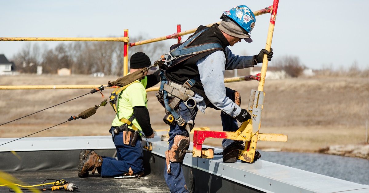 Roofer uses fall protection equipment